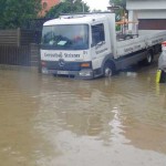 Gerüstbau in Ampermoching bei Hochwasser